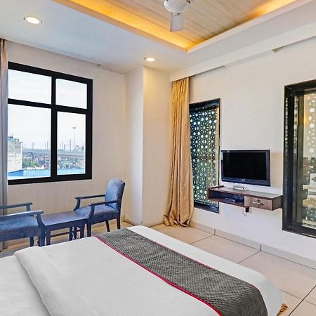 Oyo Townhouse 484 Sanskriti Hotel Delhi  Ngoại thất bức ảnh