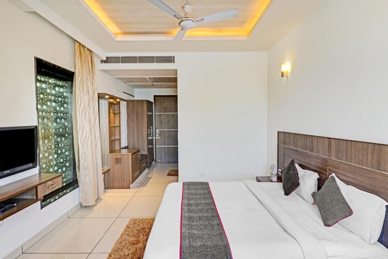 Oyo Townhouse 484 Sanskriti Hotel Delhi  Ngoại thất bức ảnh