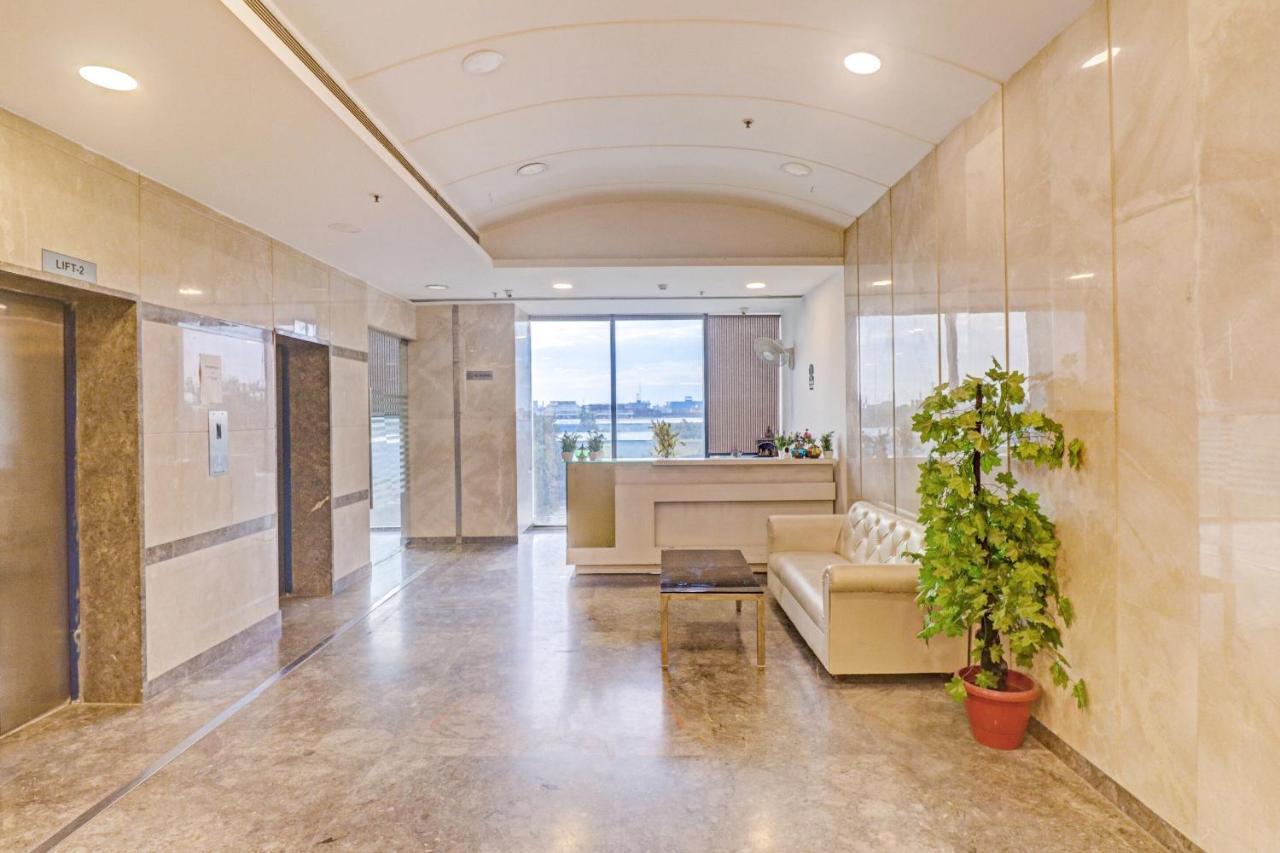 Oyo Townhouse 484 Sanskriti Hotel Delhi  Ngoại thất bức ảnh