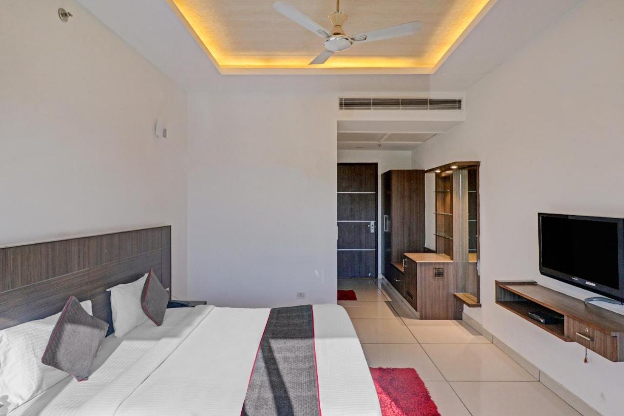 Oyo Townhouse 484 Sanskriti Hotel Delhi  Ngoại thất bức ảnh
