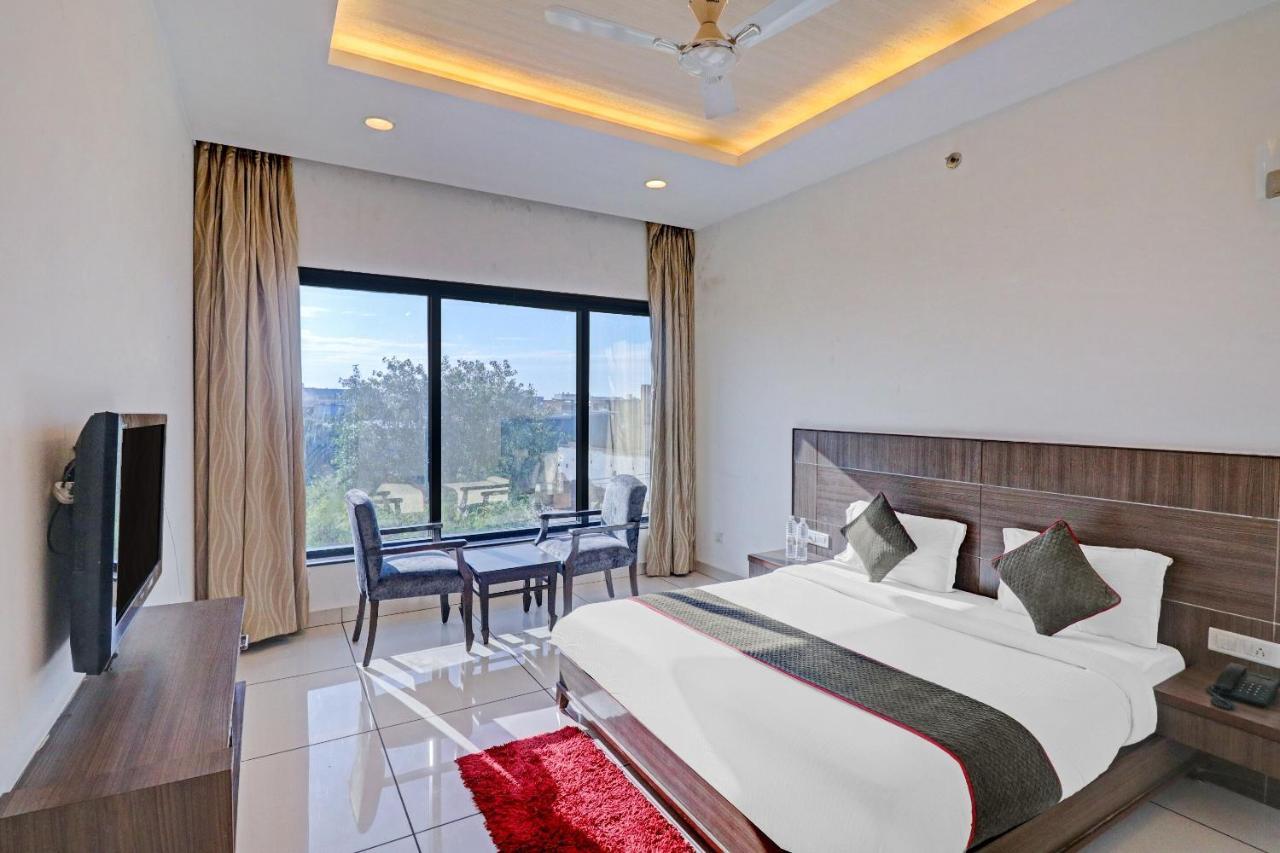 Oyo Townhouse 484 Sanskriti Hotel Delhi  Ngoại thất bức ảnh