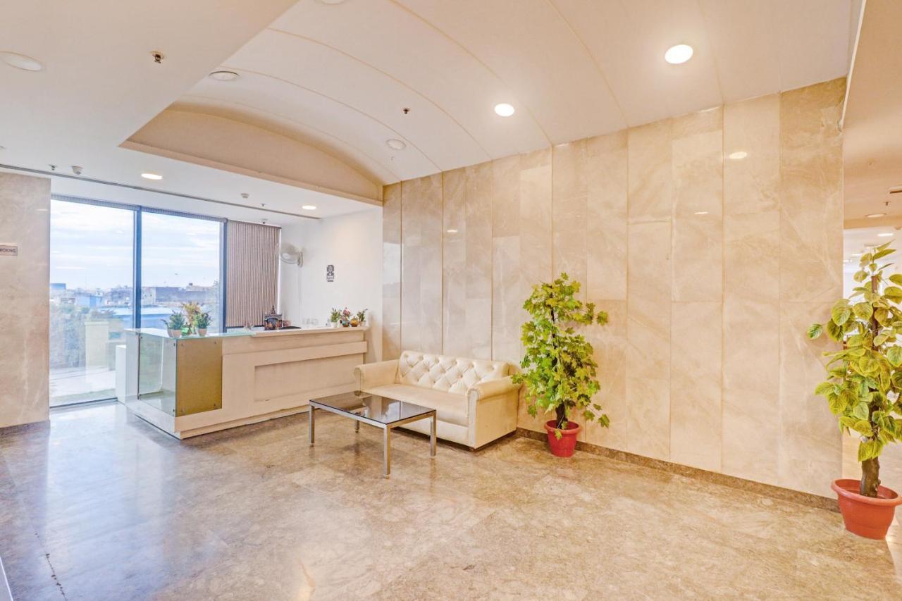 Oyo Townhouse 484 Sanskriti Hotel Delhi  Ngoại thất bức ảnh