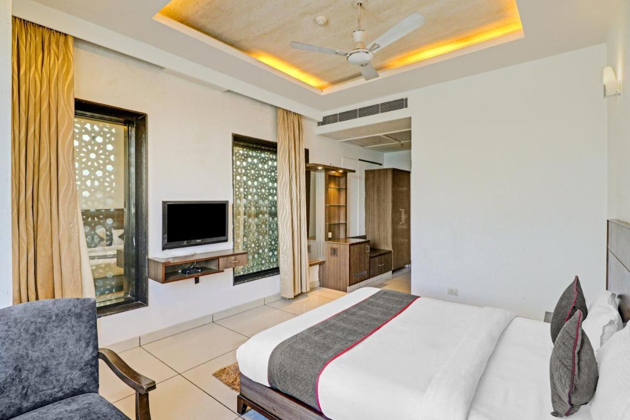 Oyo Townhouse 484 Sanskriti Hotel Delhi  Ngoại thất bức ảnh