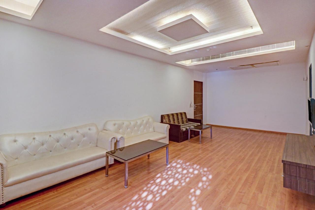 Oyo Townhouse 484 Sanskriti Hotel Delhi  Ngoại thất bức ảnh