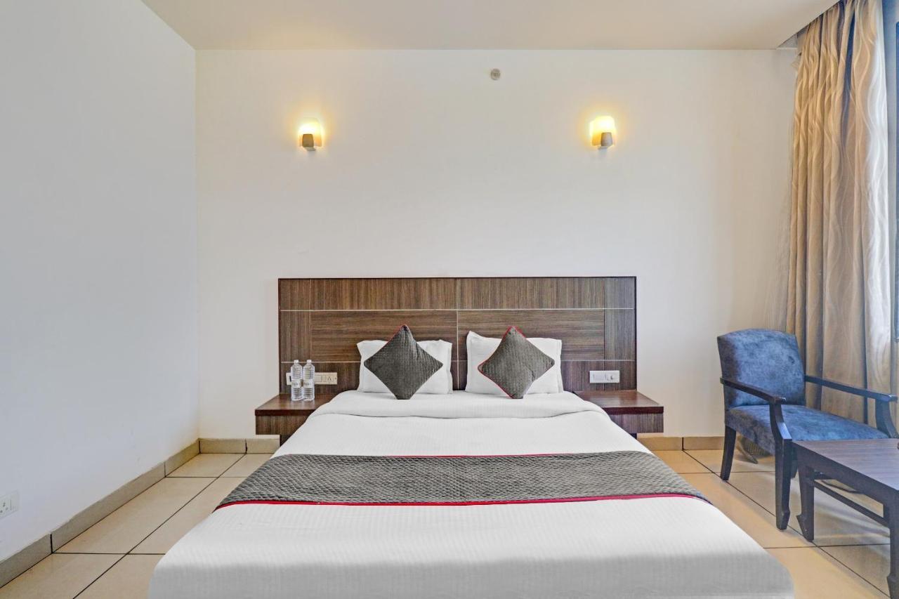 Oyo Townhouse 484 Sanskriti Hotel Delhi  Ngoại thất bức ảnh