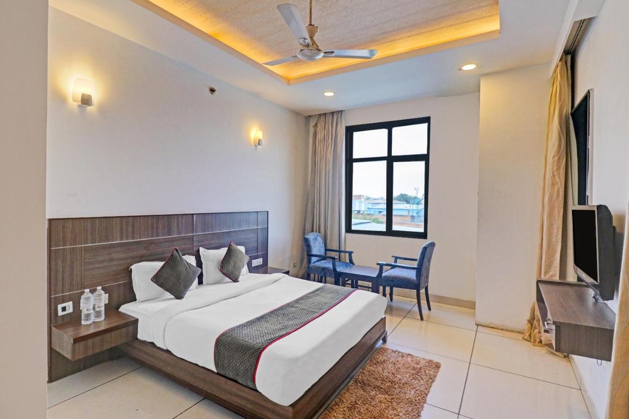 Oyo Townhouse 484 Sanskriti Hotel Delhi  Ngoại thất bức ảnh