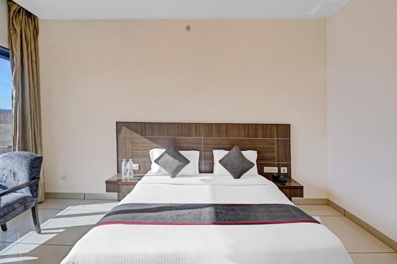 Oyo Townhouse 484 Sanskriti Hotel Delhi  Ngoại thất bức ảnh
