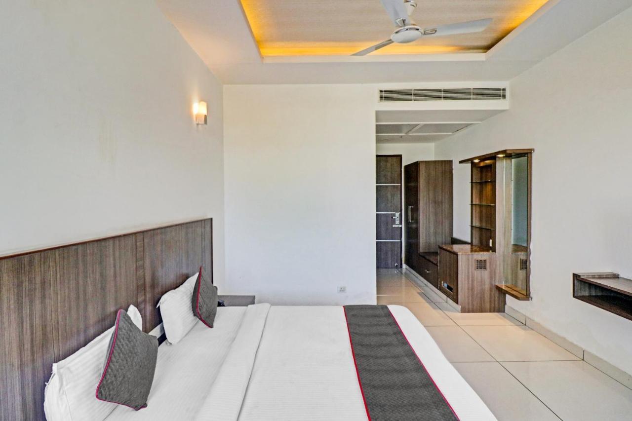 Oyo Townhouse 484 Sanskriti Hotel Delhi  Ngoại thất bức ảnh