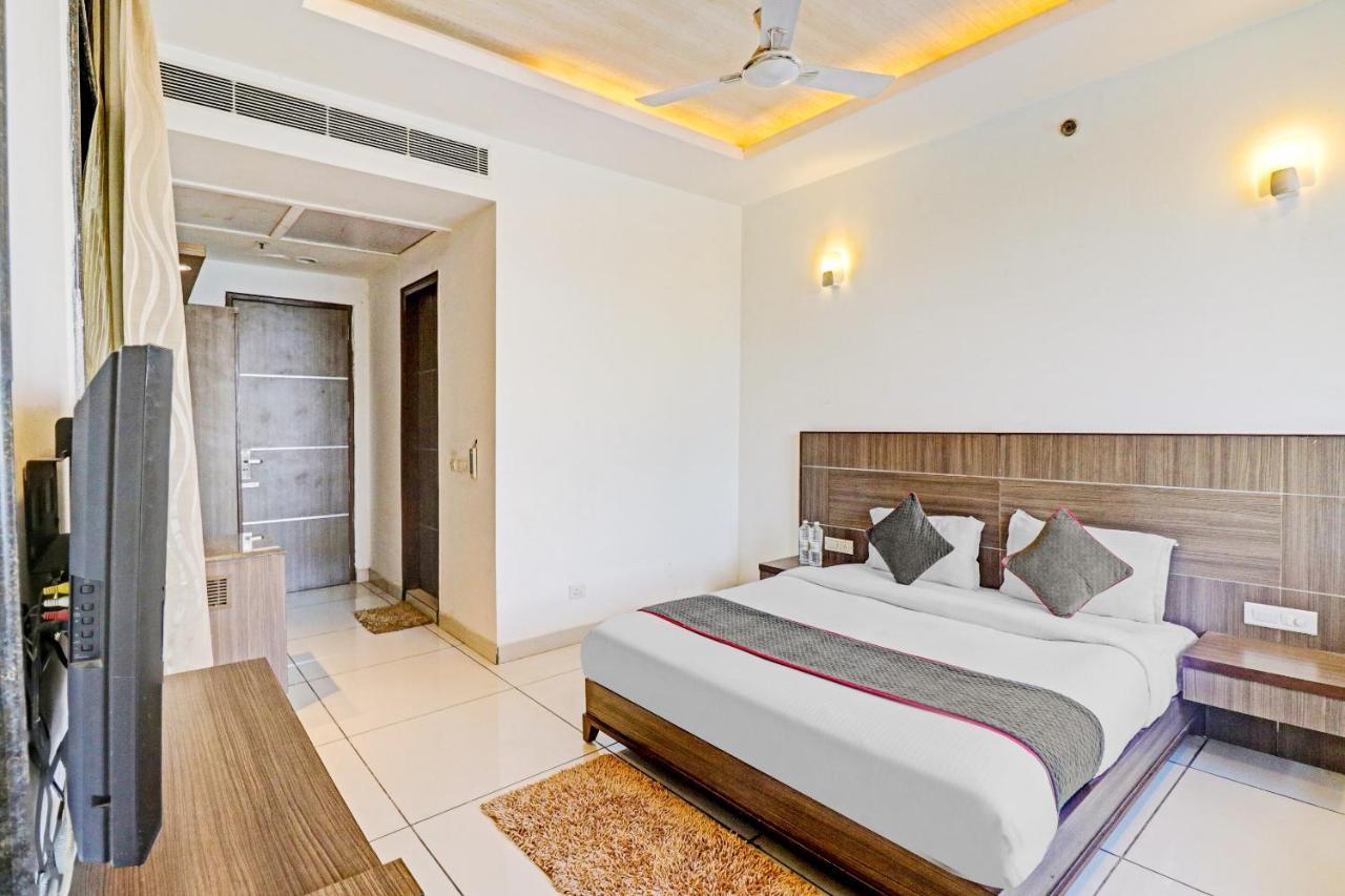 Oyo Townhouse 484 Sanskriti Hotel Delhi  Ngoại thất bức ảnh