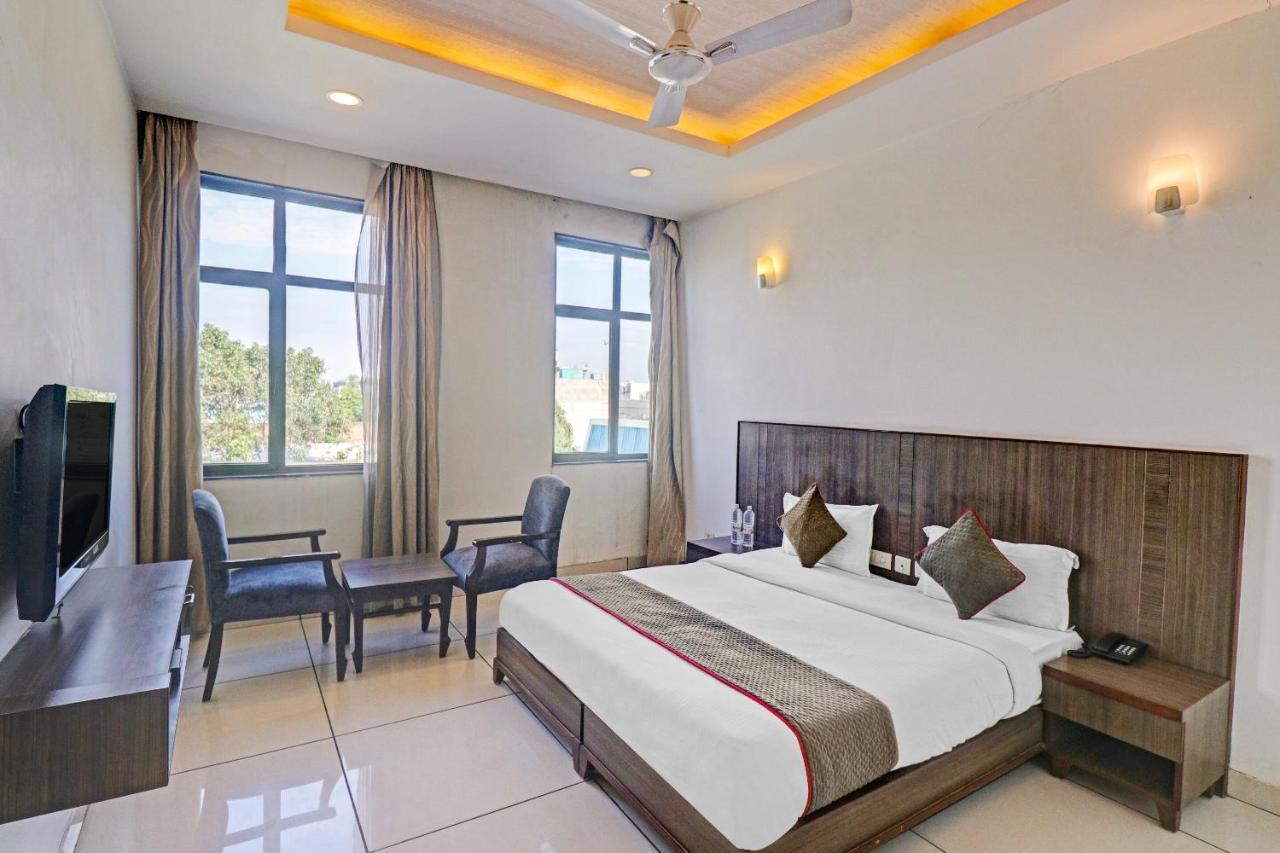 Oyo Townhouse 484 Sanskriti Hotel Delhi  Ngoại thất bức ảnh